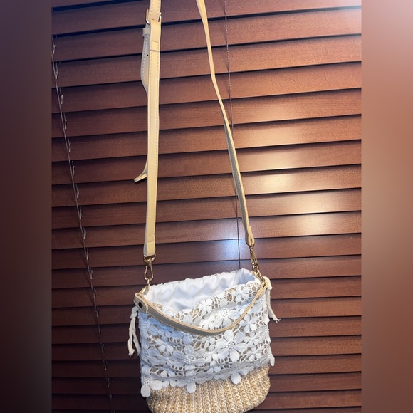 Straw and Lace Crossbody Bag - Picture 4 of 5